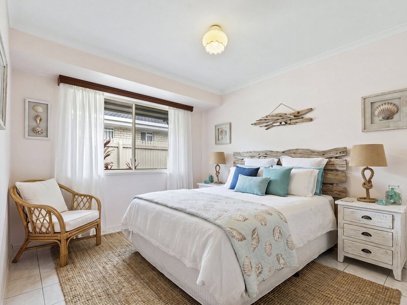 Photo - 4 Capstan Court, Banksia Beach QLD 4507 - Image 12