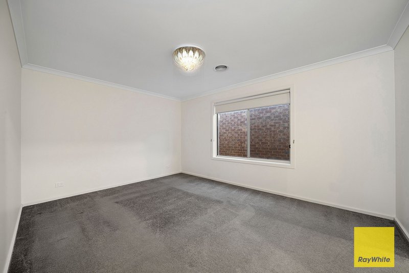 Photo - 4 Caraleena Drive, Tarneit VIC 3029 - Image 4