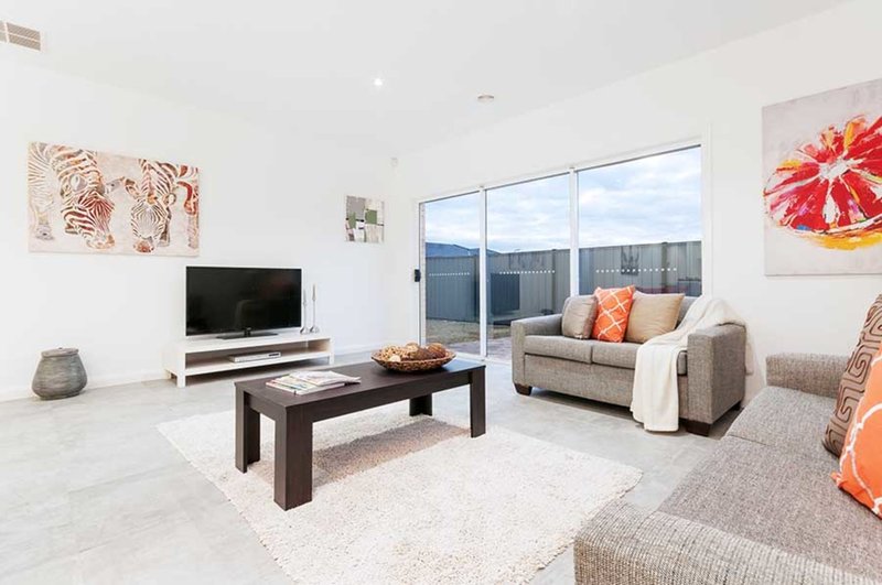 Photo - 4 Cardigan Street, Craigieburn VIC 3064 - Image 3