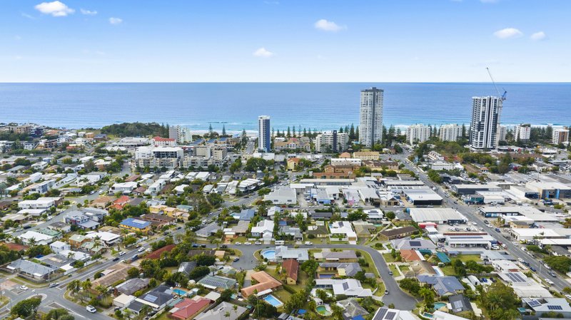 Photo - 4 Carib Court, Burleigh Waters QLD 4220 - Image 16