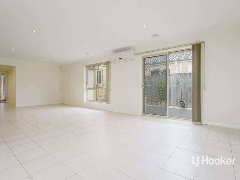 Photo - 4 Carina Court, Point Cook VIC 3030 - Image 4