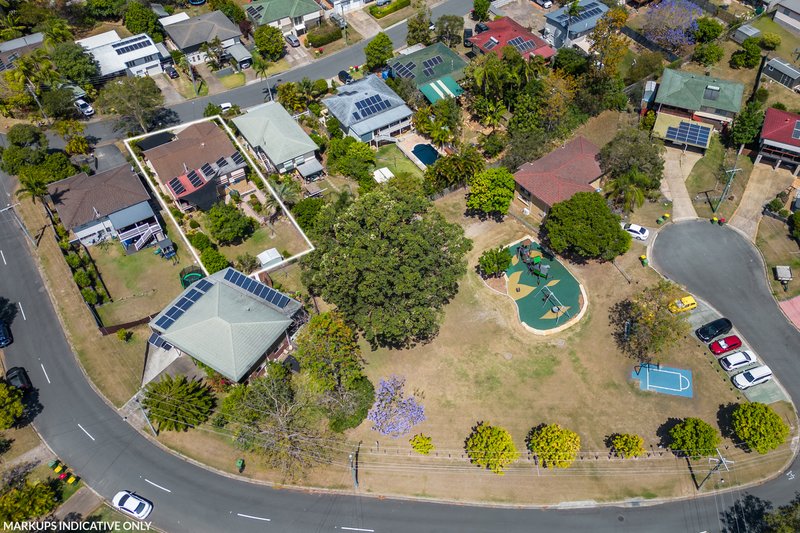 Photo - 4 Carissa Street, Arana Hills QLD 4054 - Image 2