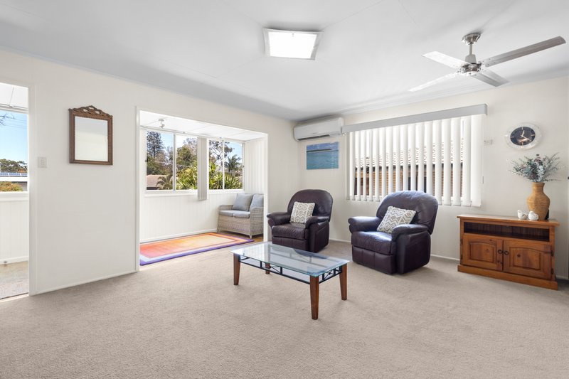 Photo - 4 Carissa Street, Arana Hills QLD 4054 - Image 6