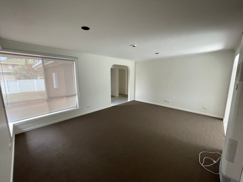 Photo - 4 Carling Court, Altona Meadows VIC 3028 - Image 9