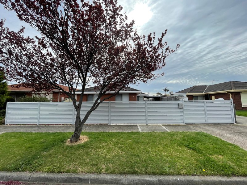 Photo - 4 Carling Court, Altona Meadows VIC 3028 - Image 18