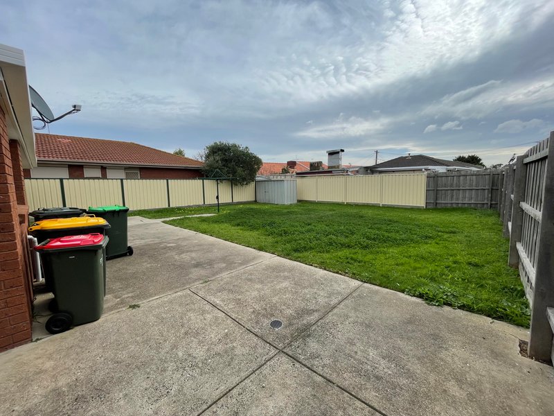 Photo - 4 Carling Court, Altona Meadows VIC 3028 - Image 21