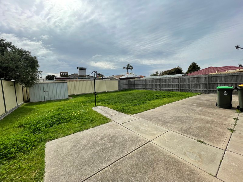 Photo - 4 Carling Court, Altona Meadows VIC 3028 - Image 23