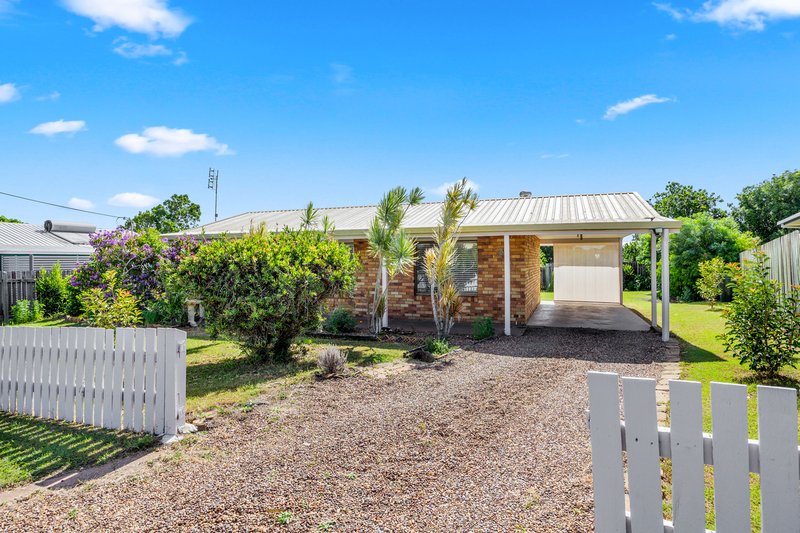 Photo - 4 Carmel Court, Point Vernon QLD 4655 - Image 3