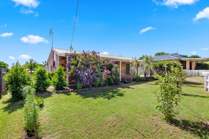 Photo - 4 Carmel Court, Point Vernon QLD 4655 - Image 11