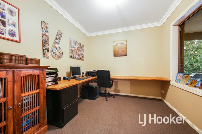 Photo - 4 Carnavon Street, Cranbourne East VIC 3977 - Image 5