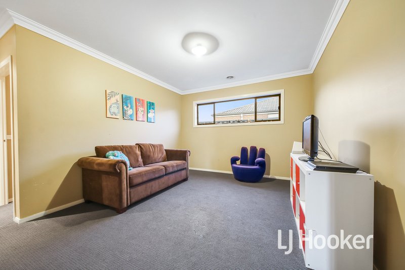 Photo - 4 Carnavon Street, Cranbourne East VIC 3977 - Image 10