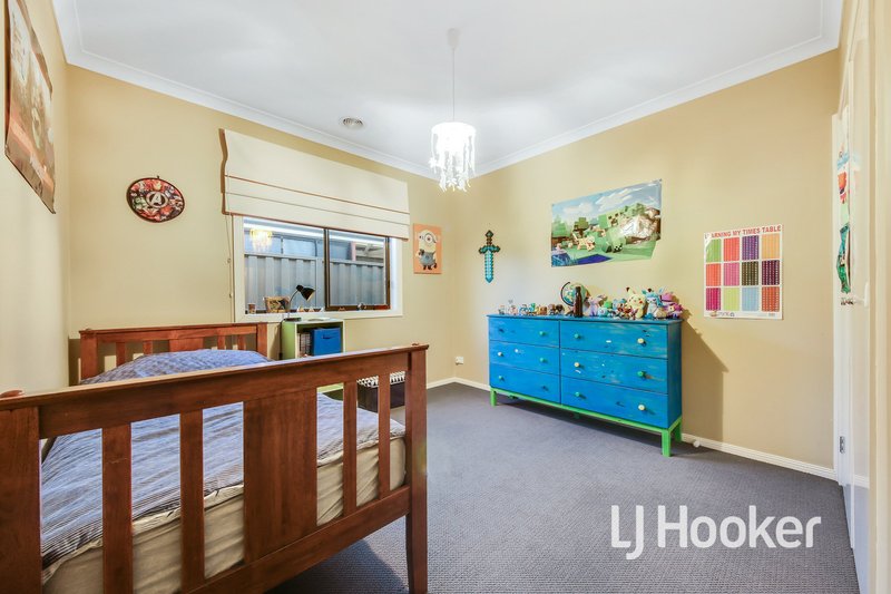 Photo - 4 Carnavon Street, Cranbourne East VIC 3977 - Image 13