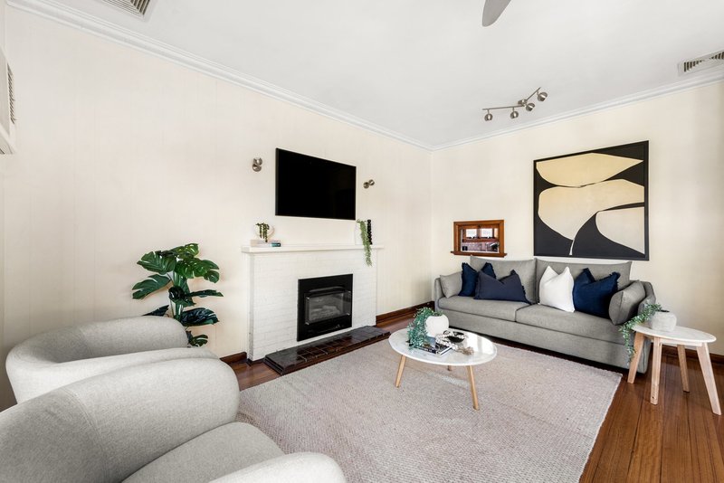 Photo - 4 Carr Street, Coburg North VIC 3058 - Image 3