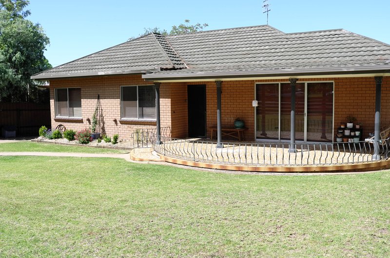 Photo - 4 Carrathool Street, Griffith NSW 2680 - Image 11