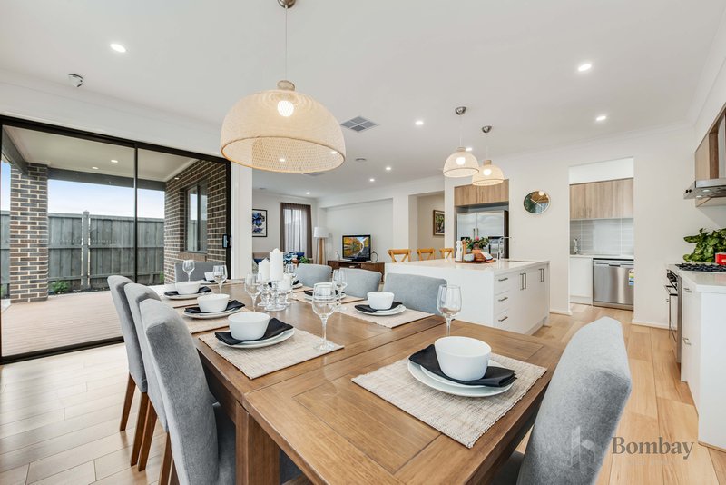 Photo - 4 Carrington Drive, Mickleham VIC 3064 - Image 12