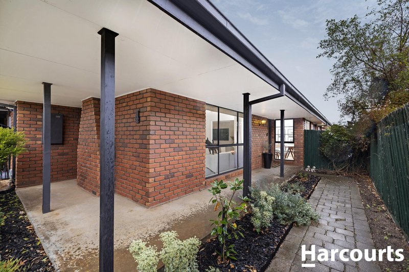 Photo - 4 Carson Crescent, Hoppers Crossing VIC 3029 - Image 2