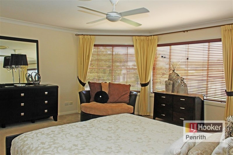 Photo - 4 Cascade Avenue, Glenmore Park NSW 2745 - Image 9