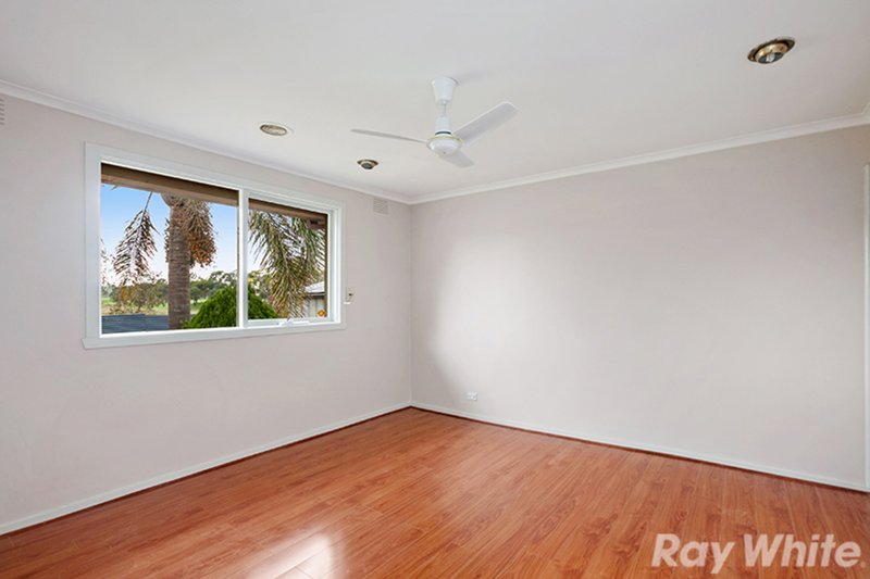 Photo - 4 Casey Drive, Lalor VIC 3075 - Image 4