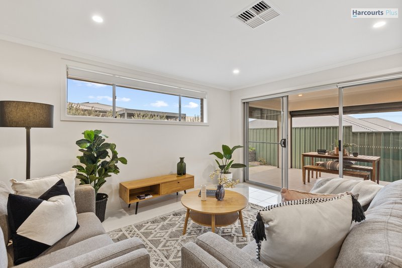 Photo - 4 Casey Street, Hallett Cove SA 5158 - Image 4