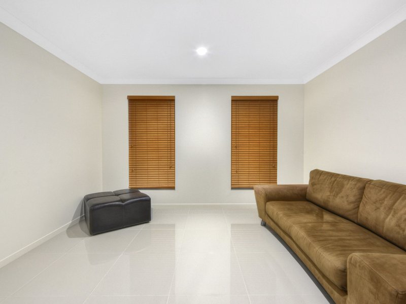 Photo - 4 Cassia Street, Bridgeman Downs QLD 4035 - Image 7