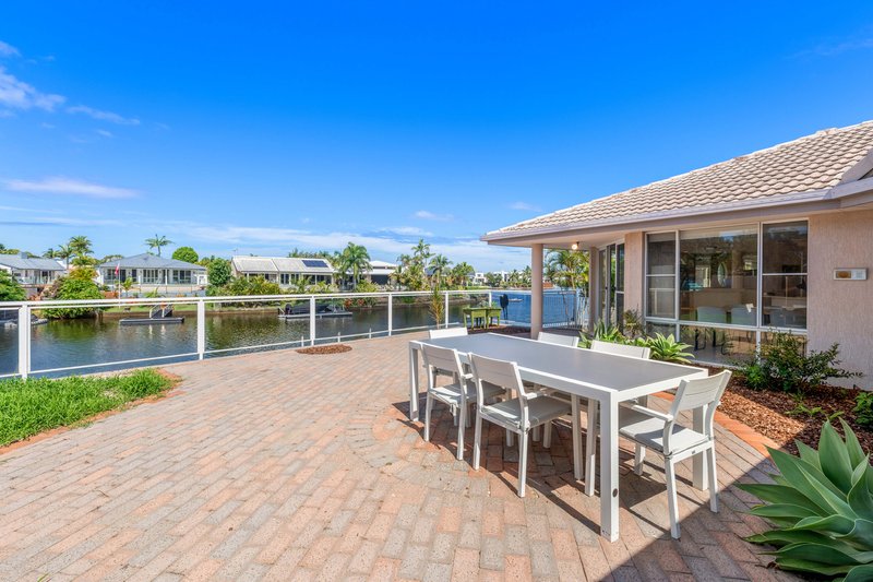 Photo - 4 Catalina Court, Mermaid Waters QLD 4218 - Image 19