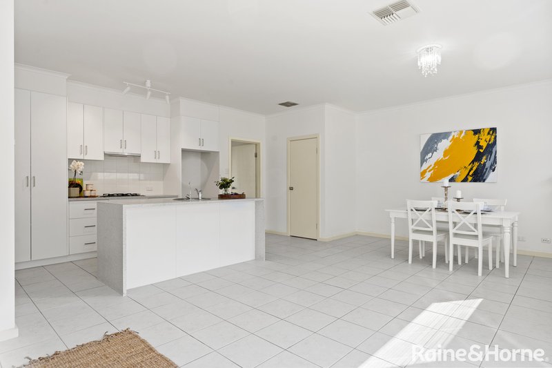 Photo - 4 Cathedral Circuit, Mawson Lakes SA 5095 - Image 9