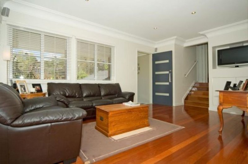 Photo - 4 Cedlen Street, Camp Hill QLD 4152 - Image 2