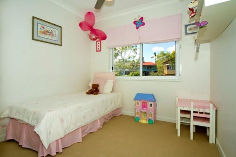 Photo - 4 Cedlen Street, Camp Hill QLD 4152 - Image 9