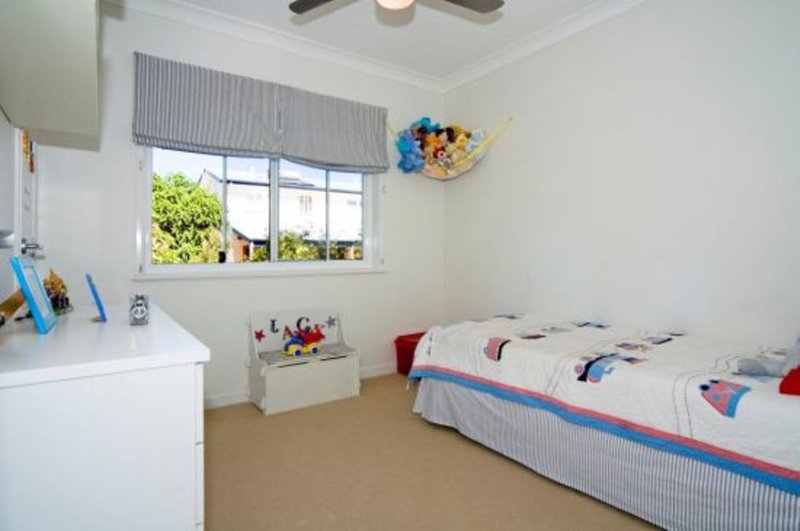 Photo - 4 Cedlen Street, Camp Hill QLD 4152 - Image 10