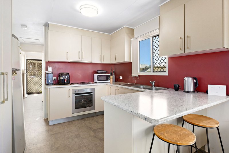 Photo - 4 Centaur Street, Redcliffe QLD 4020 - Image 2