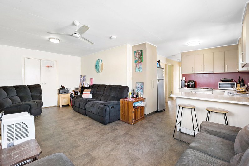 Photo - 4 Centaur Street, Redcliffe QLD 4020 - Image 4