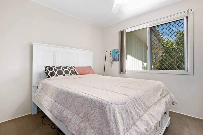 Photo - 4 Centaur Street, Redcliffe QLD 4020 - Image 8