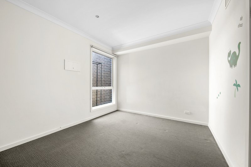 Photo - 4 Centennial Park Drive, Craigieburn VIC 3064 - Image 7