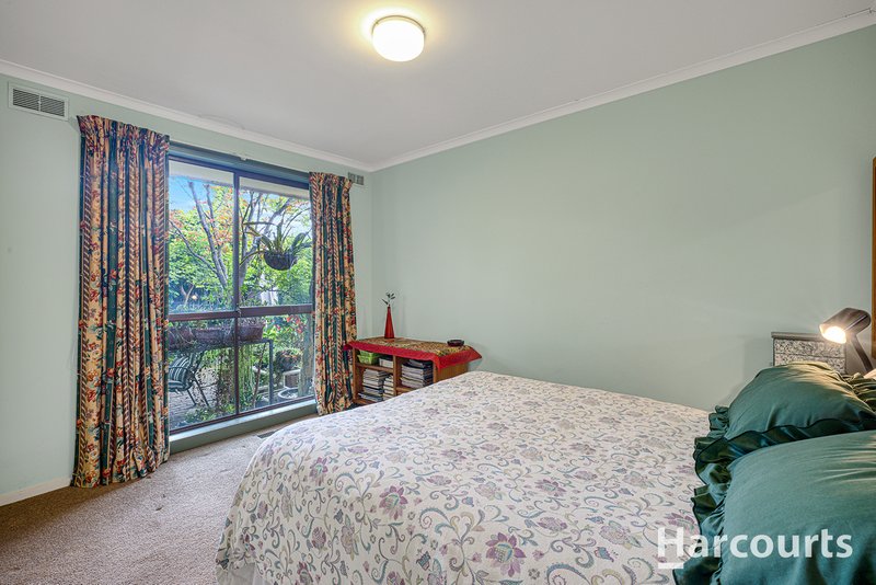 Photo - 4 Champion Crescent, Glen Waverley VIC 3150 - Image 10