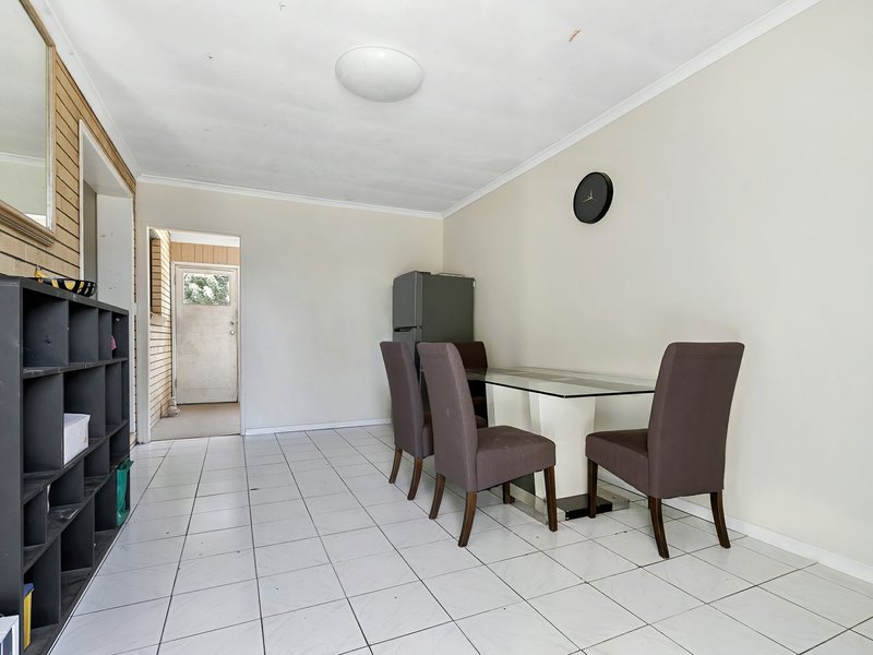 Photo - 4 Charles Crescent, Beachmere QLD 4510 - Image 3