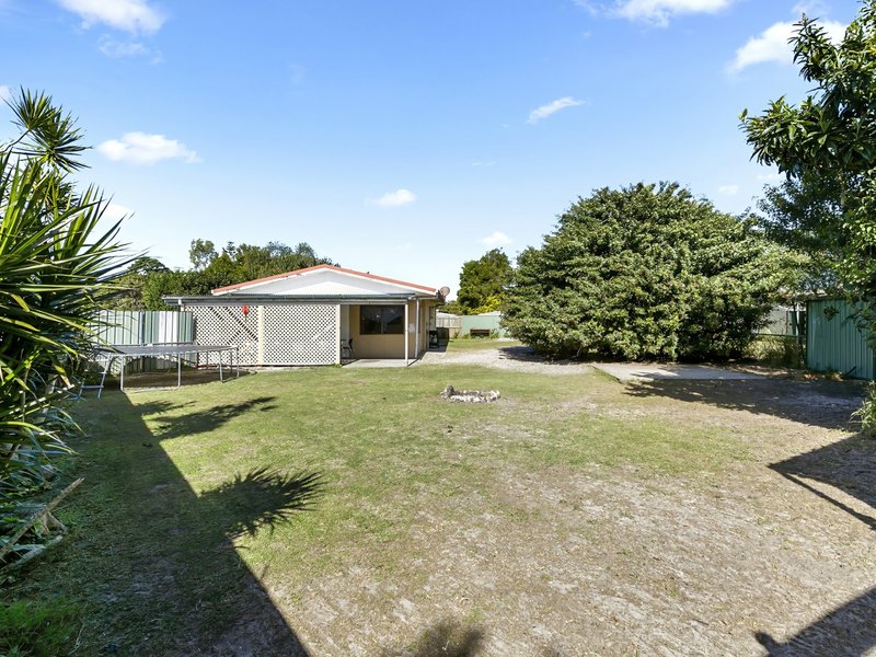 Photo - 4 Charles Crescent, Beachmere QLD 4510 - Image 12