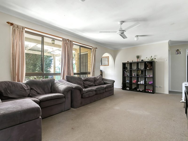 Photo - 4 Charles Crescent, Beachmere QLD 4510 - Image 5