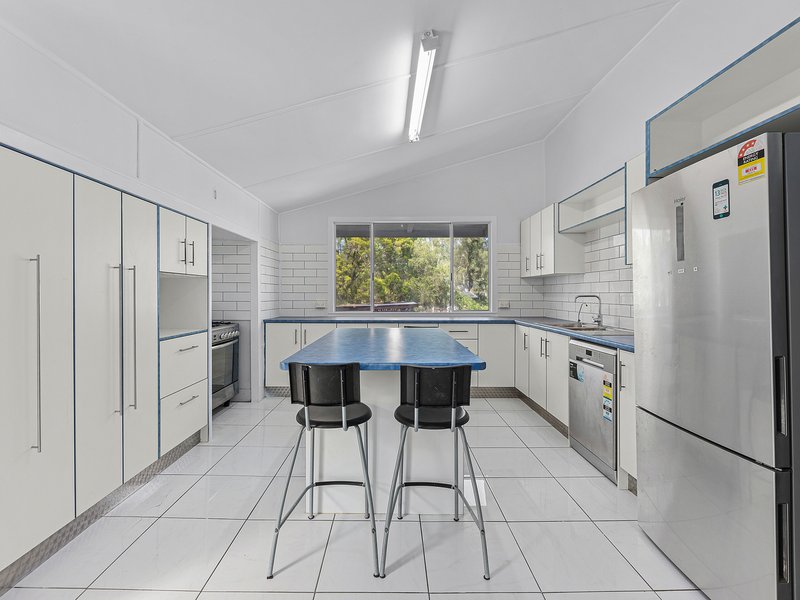 Photo - 4 Charles Street, Bundamba QLD 4304 - Image 7