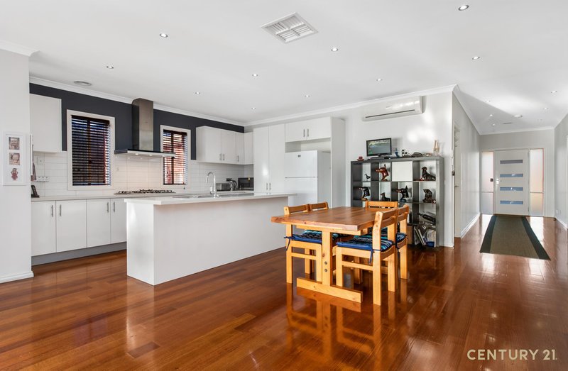 Photo - 4 Charles Sturt Place, Pakenham VIC 3810 - Image 5