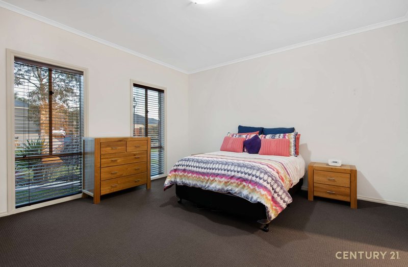 Photo - 4 Charles Sturt Place, Pakenham VIC 3810 - Image 7