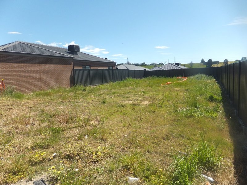 Photo - 4 Chelan Court, Pakenham VIC 3810 - Image 2