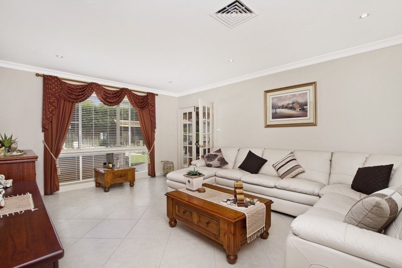 Photo - 4 Chepstow Drive, Castle Hill NSW 2154 - Image 5