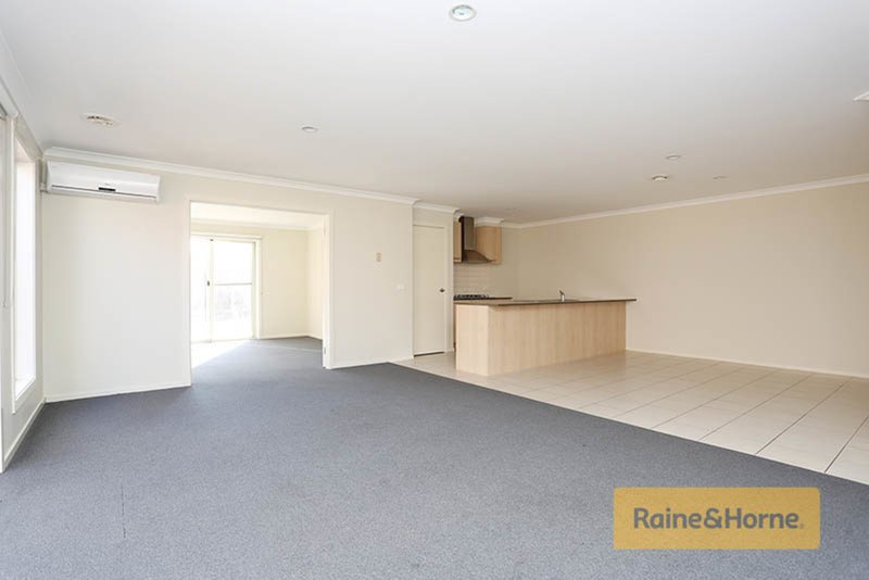 Photo - 4 Cherry Close, Melton West VIC 3337 - Image 4