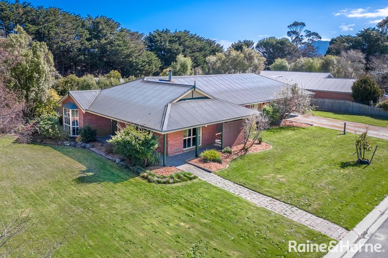 4 Chessy Park Dr , New Gisborne VIC 3438