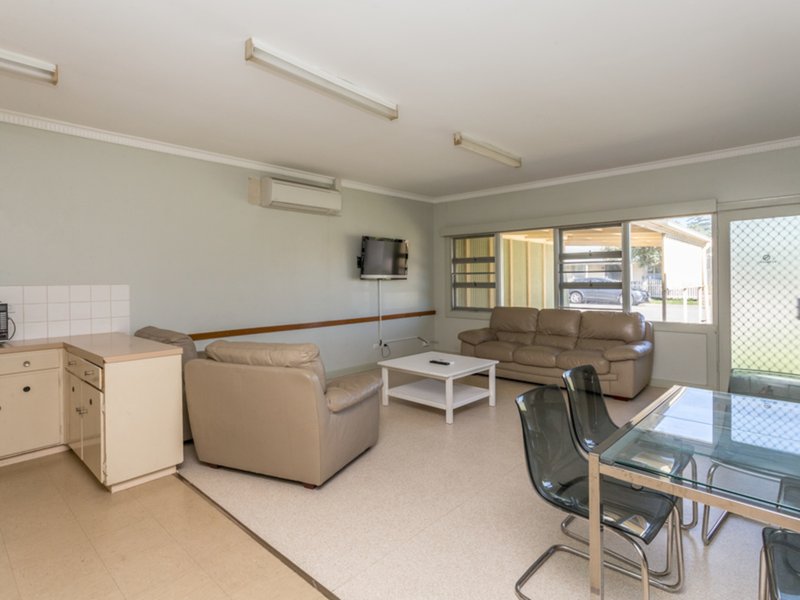 Photo - 4 Chester Street, Henley Beach SA 5022 - Image 4