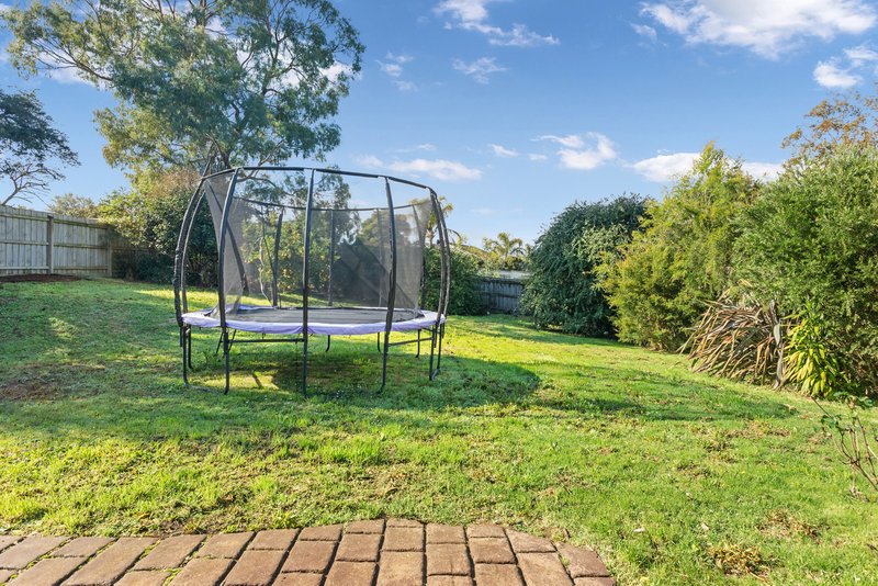 Photo - 4 Chevalier Crescent, Mooroolbark VIC 3138 - Image 8