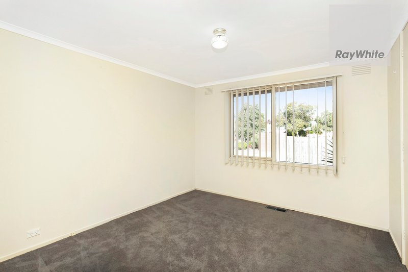 Photo - 4 Chisholm Close, Gladstone Park VIC 3043 - Image 6