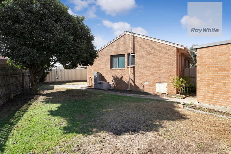 Photo - 4 Chisholm Close, Gladstone Park VIC 3043 - Image 10