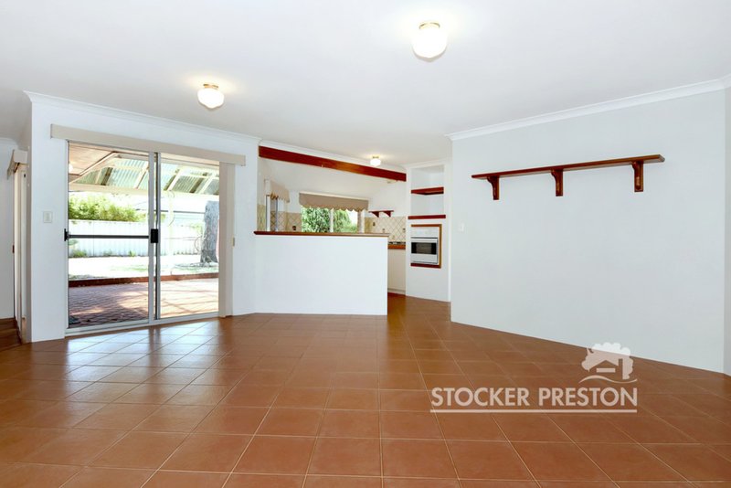 Photo - 4 Christchurch Place, College Grove WA 6230 - Image 2