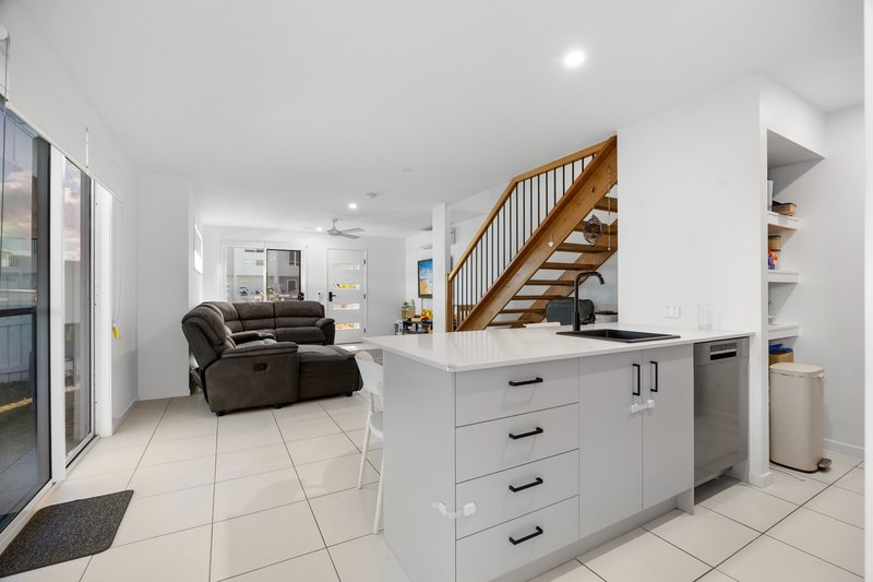 Photo - 4 Clarence Way, Nirimba QLD 4551 - Image 3